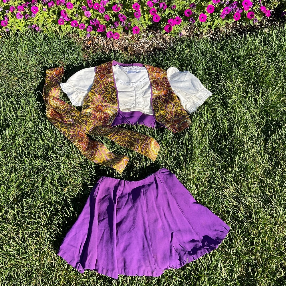 Preciously perfect, true vintage, 1970’s go-go set